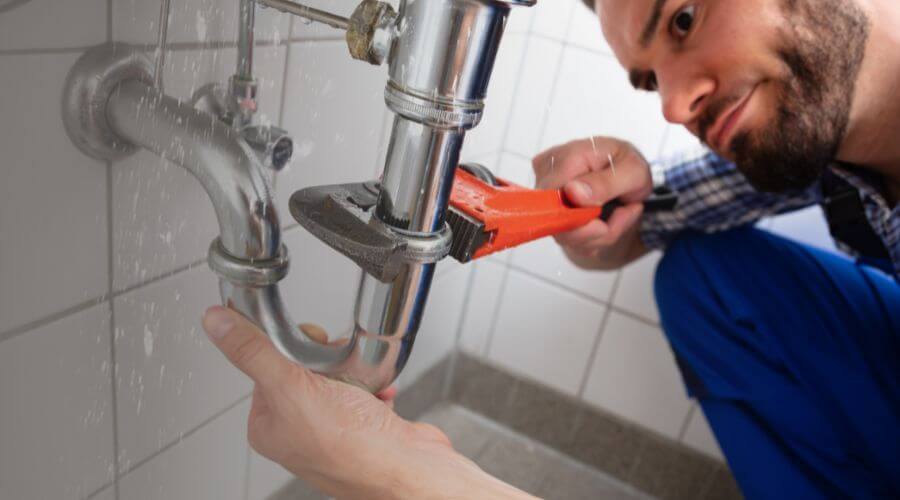 Professional same day plumber services in Farina, IL